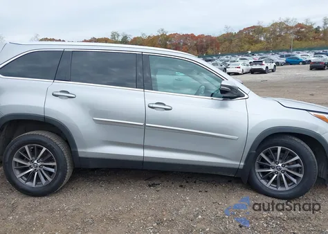 2019 Toyota Highlander Xle z USA, uszkodzony, nr VIN 5TDJZRFH4KS576735